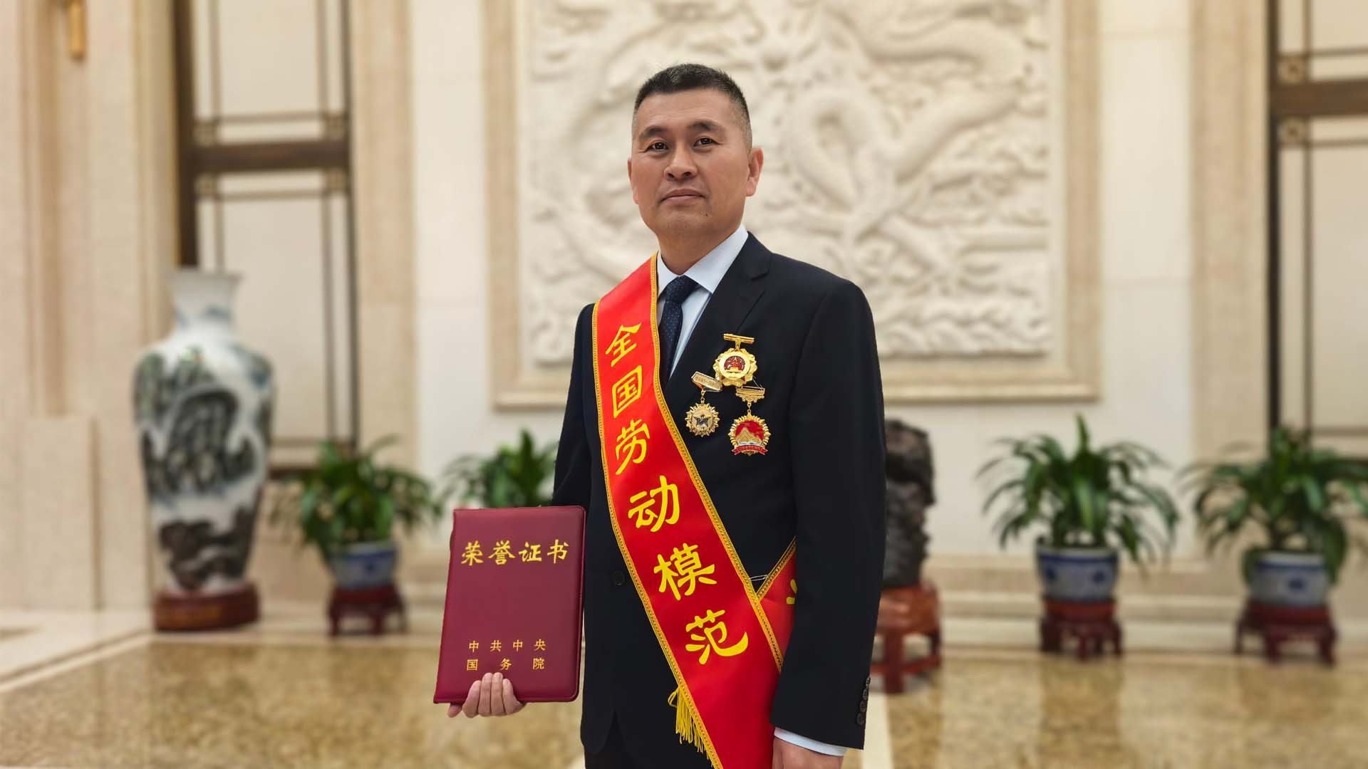 朱濤-全國(guó)勞模-網(wǎng)站.jpg 朱濤-全國(guó)勞模-網(wǎng)站.jpg
